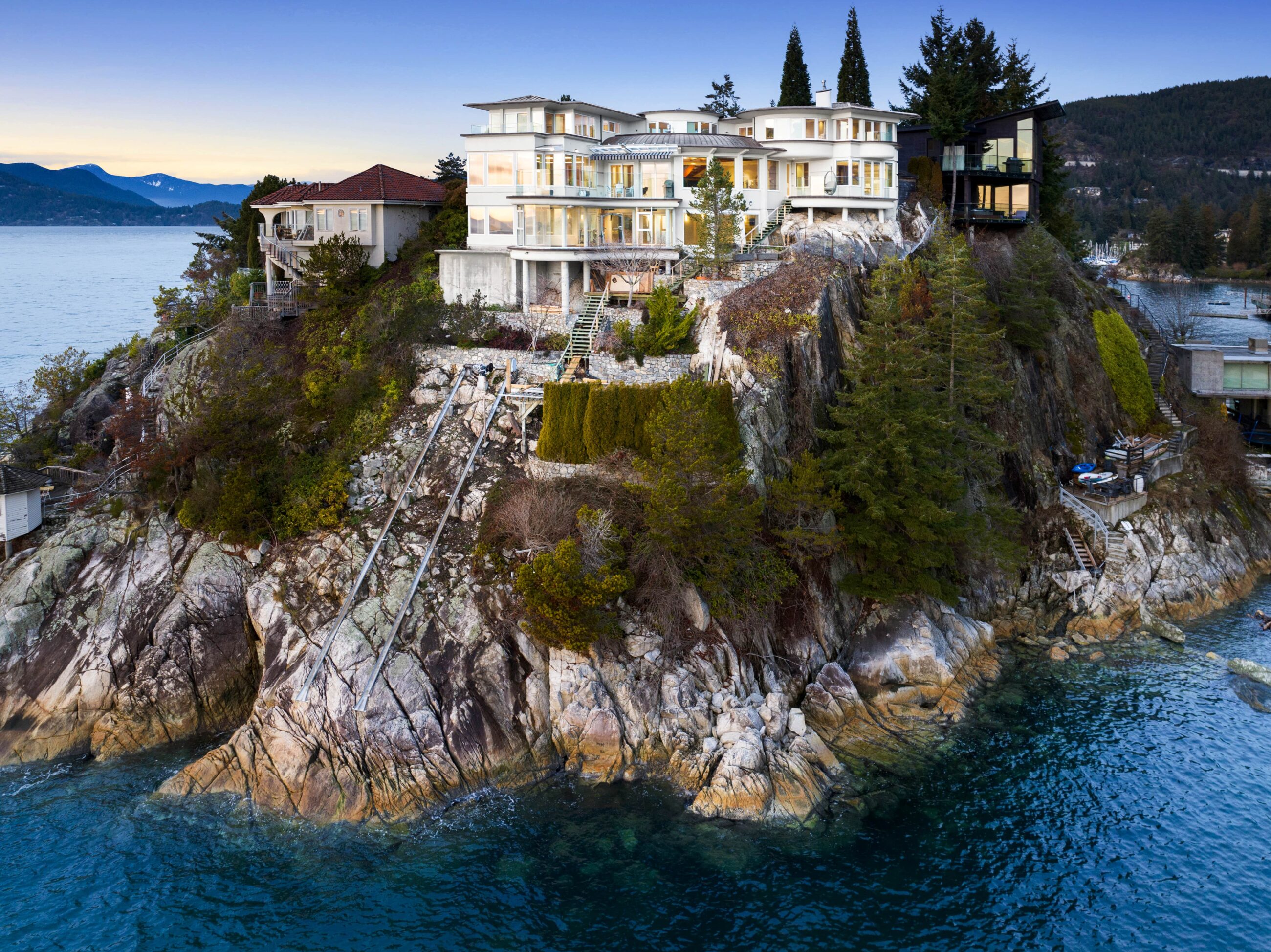 270 DEGREE WATERFRONT VIEWS WITH PRIVATE DOCK – 5310 Seaside Place, West Vancouver